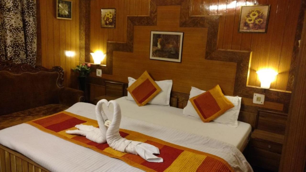 Goroomgo Ankur Lake View Mall Road Nainital - Prime Location With Luxury Room Eksteriør bilde